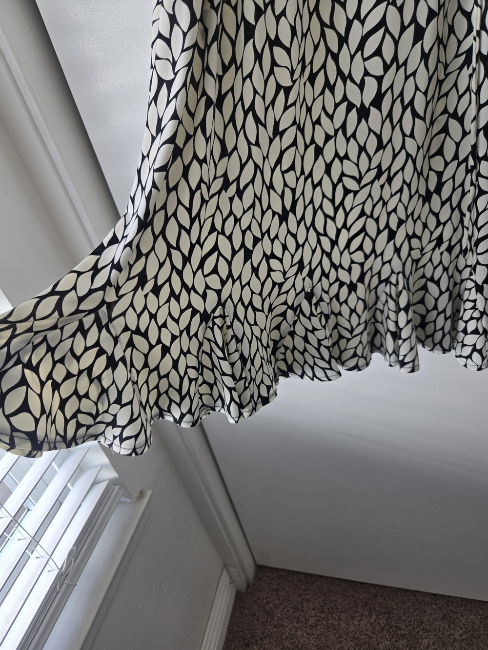 London Times Black & White Leaf-Print Midi Wrap Dress-Size 12 - Picture 6 of 13